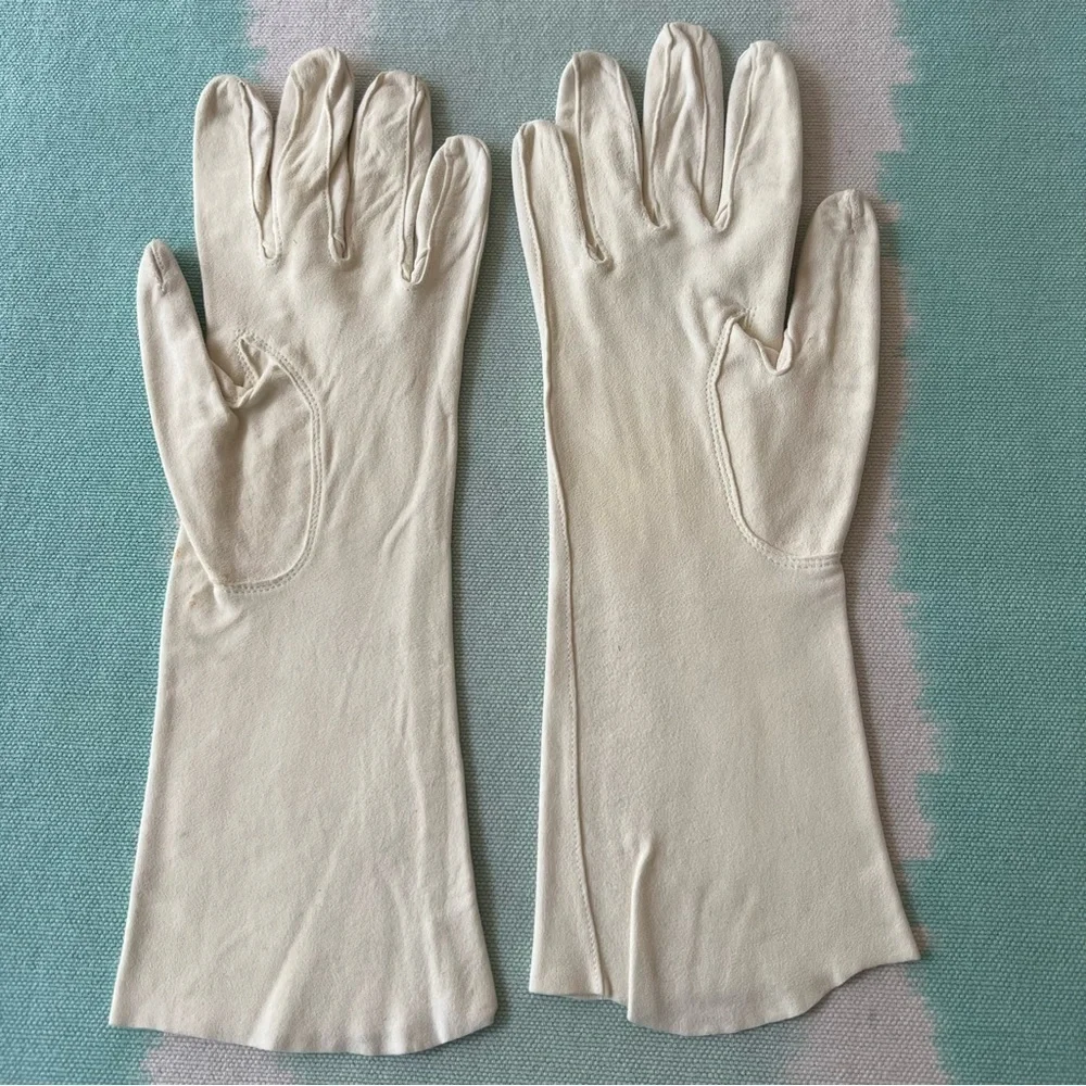 Vintage rubin gloves